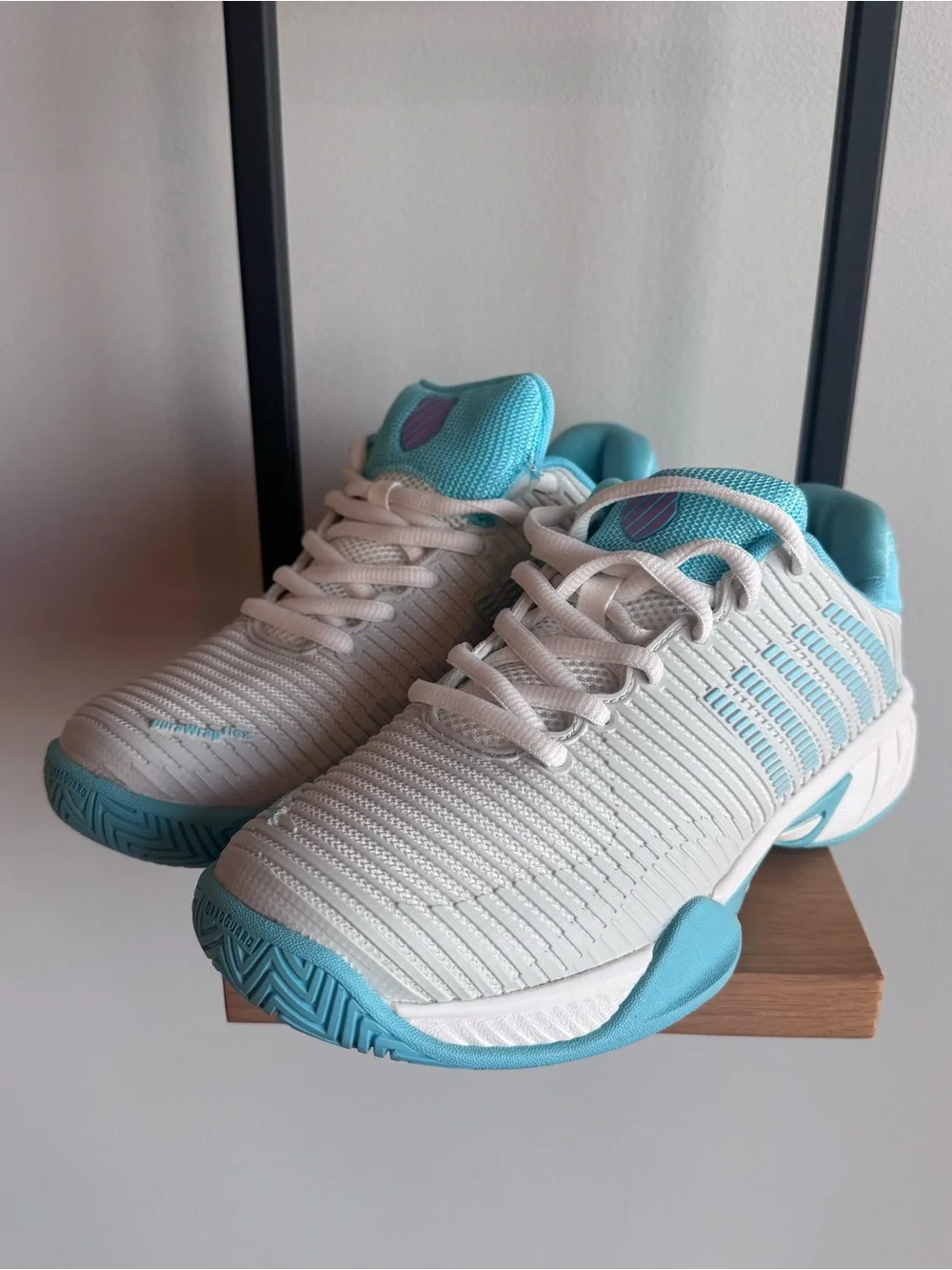K-Swiss Tennis Shoes in White & Light Blue size 4